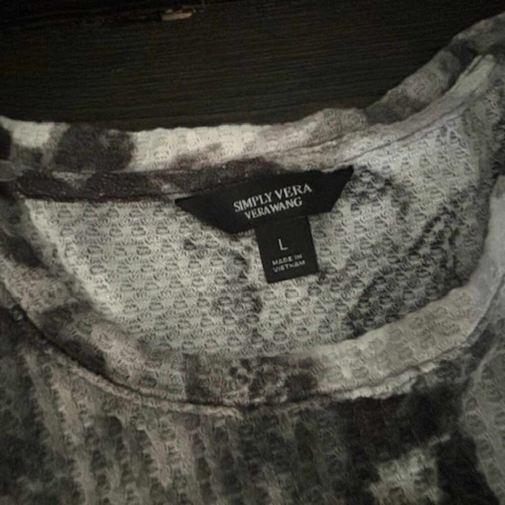 Simply Vera VERA WANG Long Sleeve waffle knit top - Size Large